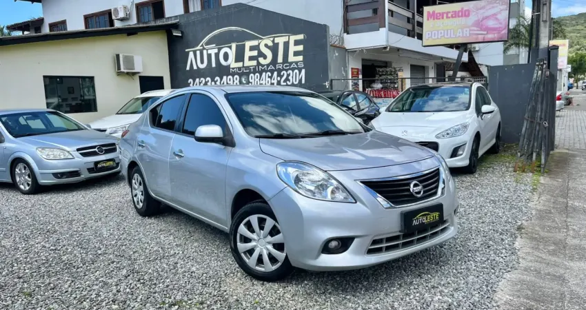 Versa 2013 Completo