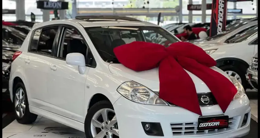 NISSAN TIIDA HATCH SL 1.8 16V-AT 4P 2013