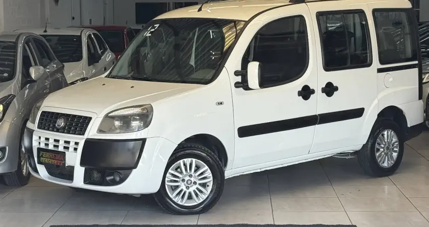  Espaçosa, confortável e ideal para família grande ou transporte de passageiros, com capacidade para