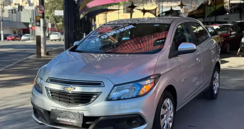 Chevrolet Onix HATCH LT 1.4 8V FlexPower 5p Mec.  - Prata - 2014/2015