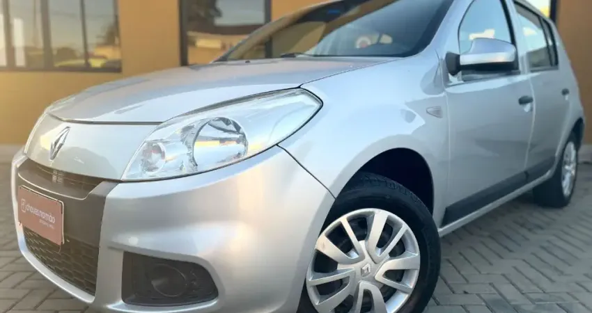 Sandero 1.6 completo eme excelente estado de conservação e baixa kilometragem