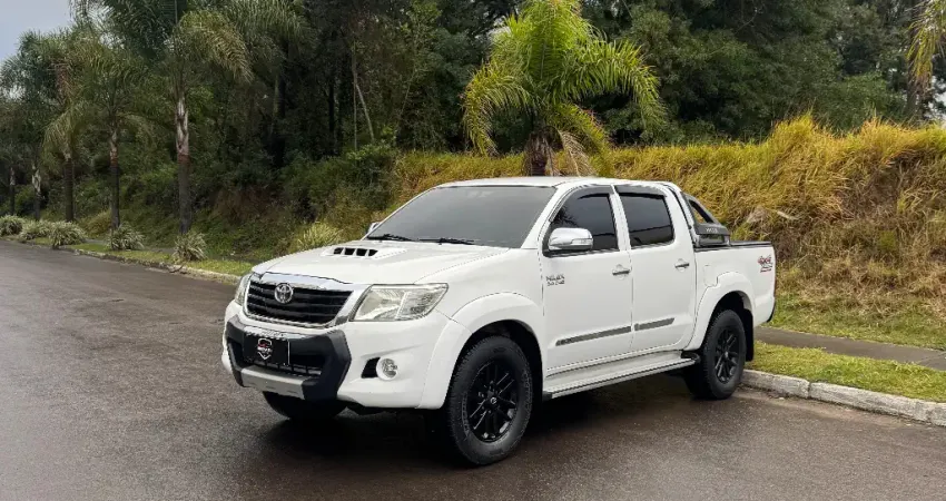 TOYOTA HILUX SRV CD 4x4 DIESEL AUTOMÁTICA