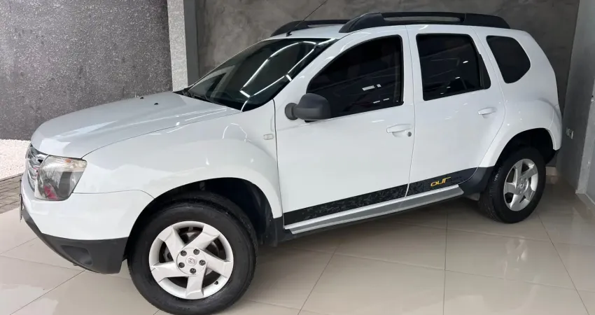 Renault Duster 1.6 cambio manual, ano 2015 completo.