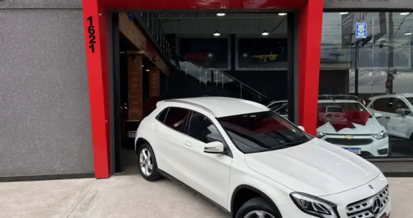 Mercedes-Benz GLA 200 1.6 CGI FLEX ADVANCE 7G-DCT