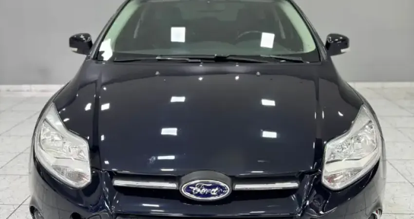 Veículo conservado pouco km 