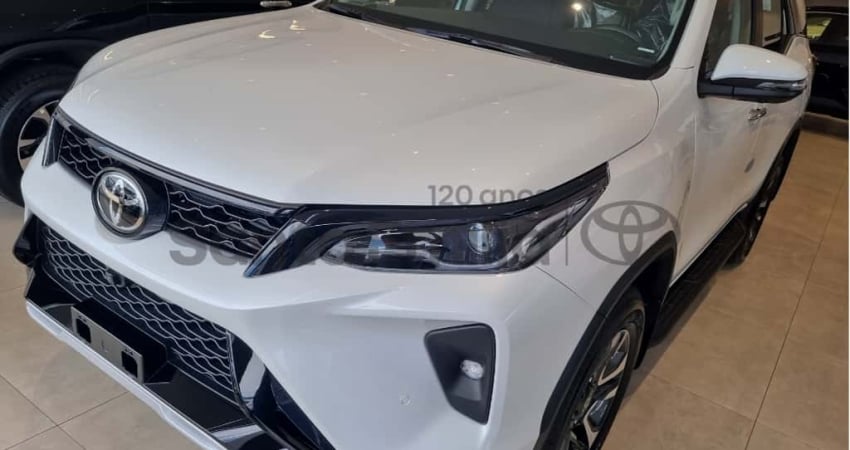 TOYOTA HILUX SW4 2.8 SRX PLATINUM TURBO 4X4 4P