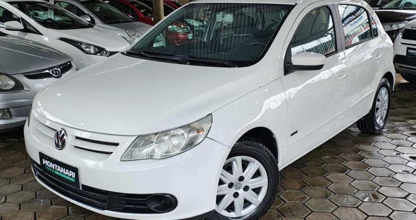 Volkswagen Gol G5 1.0 Mi Total Flex 8V 4p  - Branca - 2010/2011