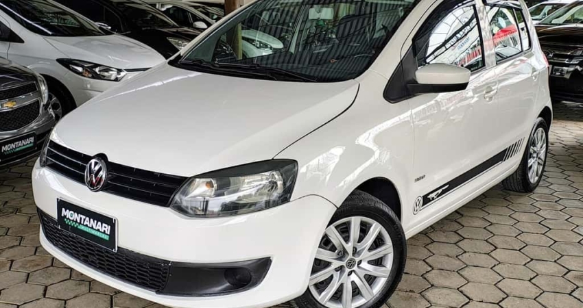 Volkswagen Fox 1.6 Mi Total Flex 8V 5p  - Branca - 2014/2014