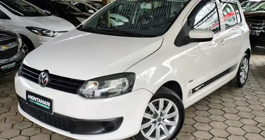 Volkswagen Fox 1.6 Mi Total Flex 8V 5p  - Branca - 2014/2014