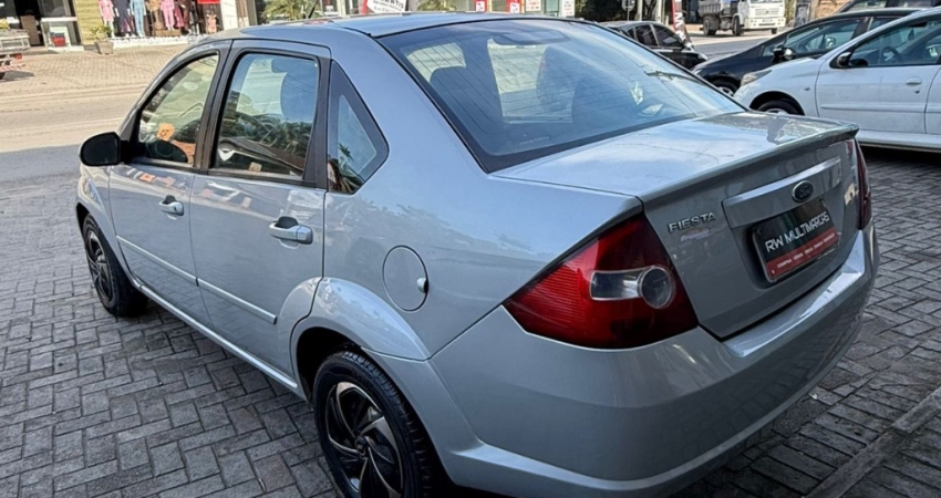 Carro completo super conservado 