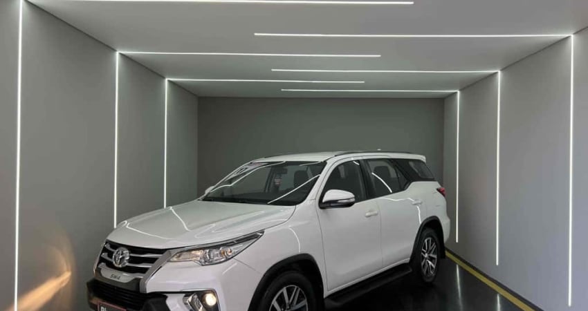 Toyota Hilux sw4 2017 2.7 sr 7 lugares 4x2 16v flex 4p automático