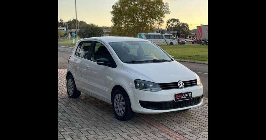 Volkswagen Fox W/ 1.6 GII - Branca - 2014/2014