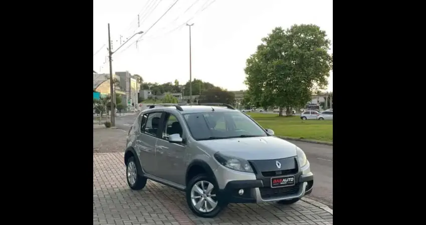 Renault Sandero STEPWAY Hi-Power 1.6 8V 5p - Prata - 2013/2013