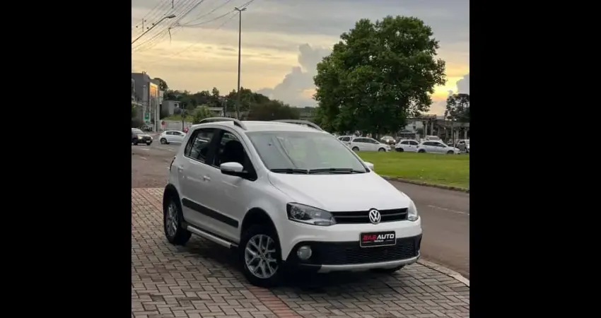 Volkswagen CrossFox 1.6 Mi Total Flex 8V 5p  - Branca - 2012/2013