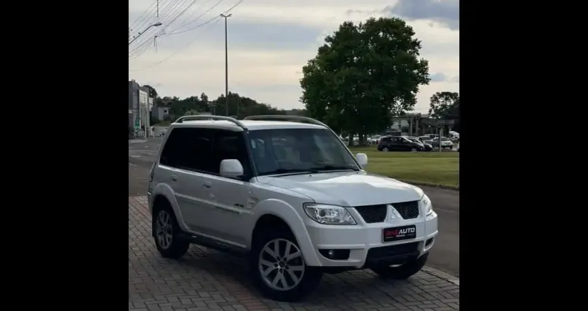 Mitsubishi Pajero TR4 2.0/ 2.0 Flex 16V 4x4 Aut.  - Branca - 2012/2013