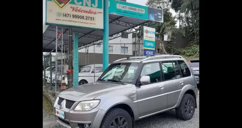 Mitsubishi Pajero TR4 2.0 Flex 16V 4X2 Mec.  - Prata - 2011/2012