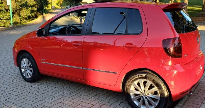 Fox prime 1.6 edição limitada com teto solar. Completo, carro revisado.