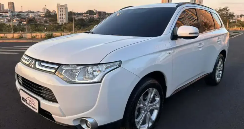 Mitsubishi Outlander MMC  3.0 GT 2014 - Branca - 2013/2014