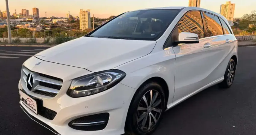 Mercedes-Benz Mercedes  B 200  2016 - Branca - 2015/2016