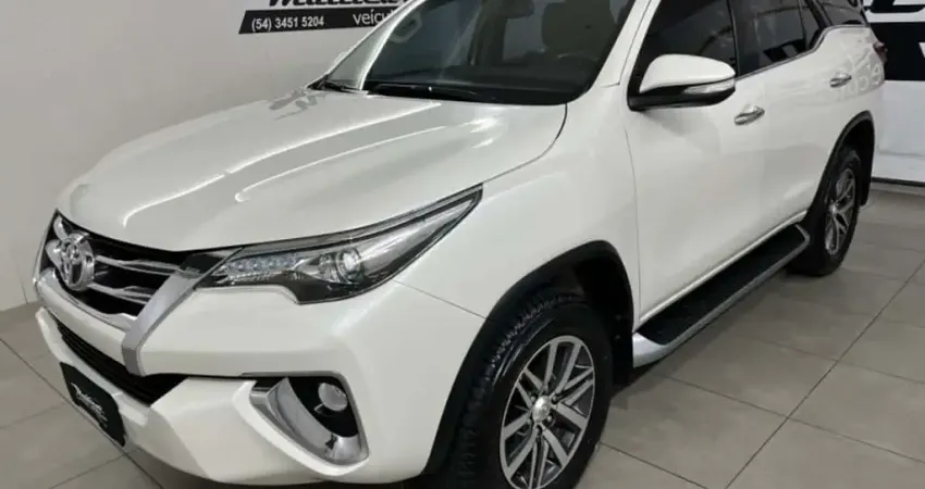 Toyota HILUX SW4 2.8 SRX 4X4 16V TURBO INTERCOOLER DIESEL 4P AUTOMÁTICO