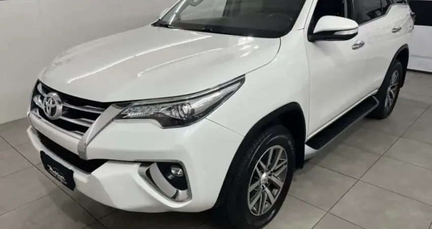 Toyota HILUX SW4 2.8 SRX 4X4 16V TURBO INTERCOOLER DIESEL 4P AUTOMÁTICO