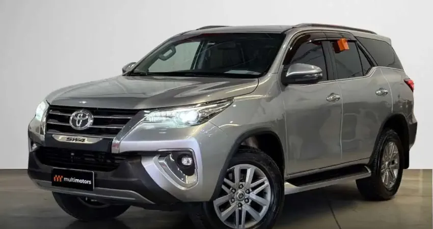 Toyota Hilux SW4 SRX 4x4 2.8 TDI 16V Dies. Aut.  - Prata - 2018/2018