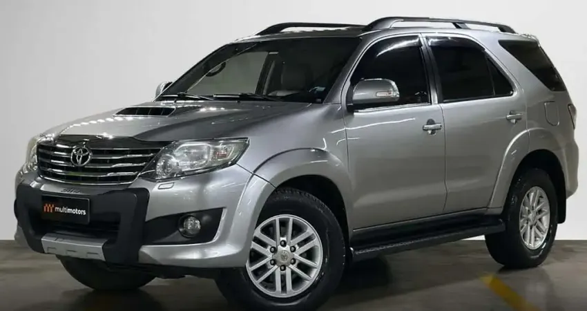 Toyota Hilux SW4 SW4 SRV D4-D 4x4 3.0 TDI Dies. Aut - Prata - 2014/2015