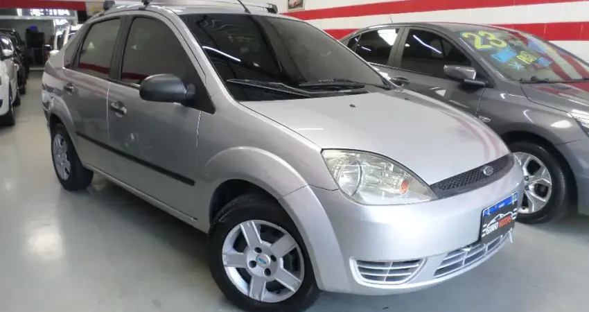 Fiesta Sedan 1.0 Supercharger Básico 2005