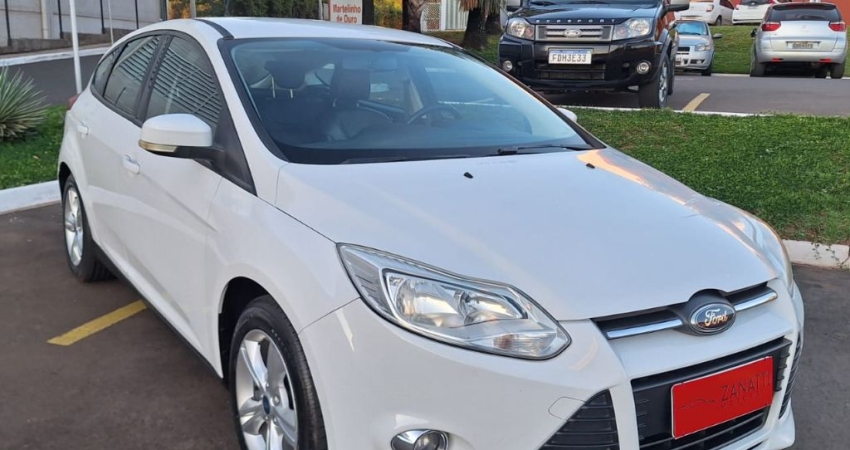 Focus Hatch Impecável