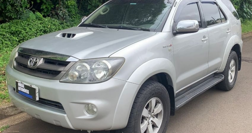 Toyota Hilux SW4  3.0 16V 4P SR 4X4 Turbo Diesel Automático
