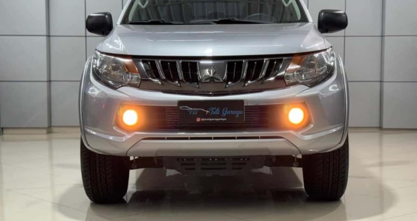 Mitsubishi L200 Triton 2.4 16V TURBO DIESEL SPORT GLS CD 4P 4X4 AUTOMÁTICO - Prata - 2022/2023