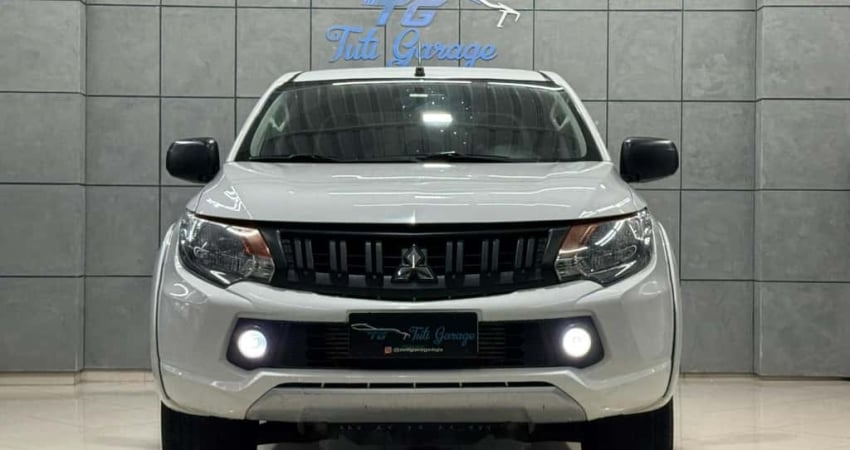 Mitsubishi L200 Triton MC/ SPO GL - Branca - 2022/2023