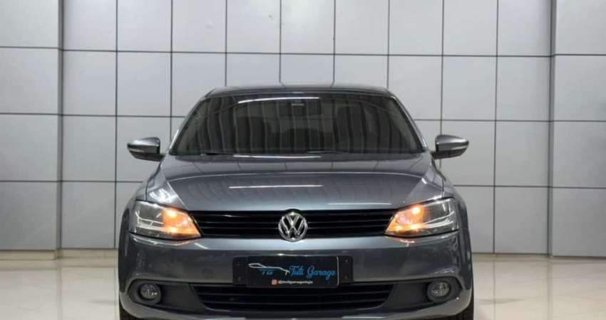 Volkswagen Jetta 2.0 COMFORTLINE FLEX 4P TIPTRONIC - Cinza - 2013/2014