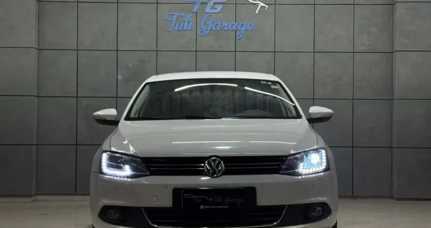 Volkswagen Jetta Highline 2.0 TSI 16V 4p Tiptronic  - Branca - 2014/2014