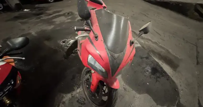 HONDA CBR 1000 RR TRES CORACOES-MG Ano/Mod: 2007/2007 Cor: Vermelho