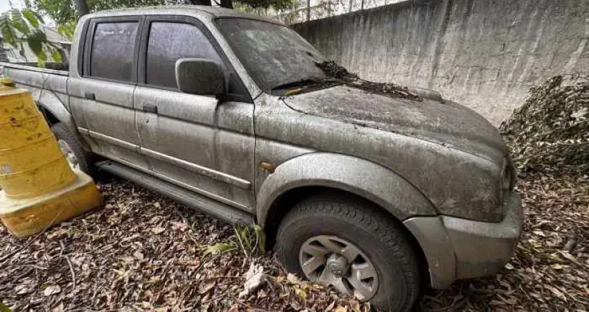 MITSUBISHI L200 SPORT 4X4 HPE 2004 SAO PAULO-SP Ano/Mod: 2003/2004 Cor: Prata