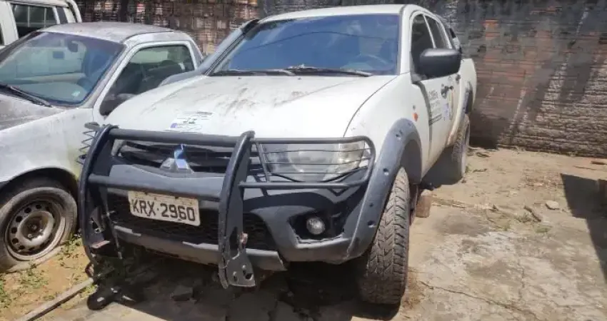 L200 TRITON GL D Marca: MITSUBISHI BRASILIA/DF Ano/Mod: 2017/2018 Cor: Branca