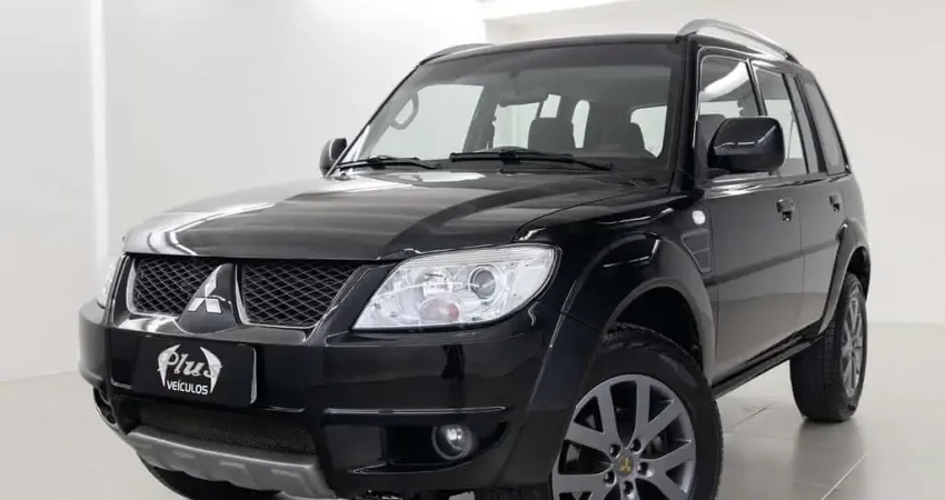 Mitsubishi Pajero TR4 2.0 FLEX 4X2 MANUAL - Preta - 2012/2013
