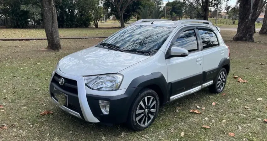 Etios Cross 1.5 2015