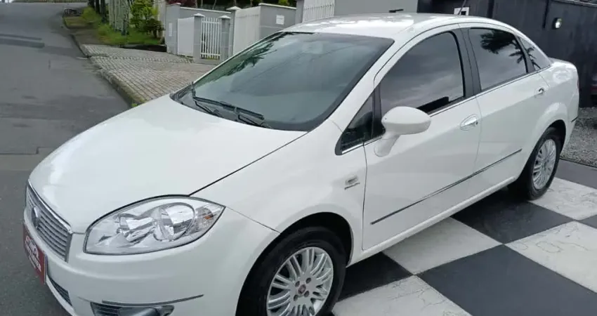 Fiat LINEA ESSENCE Dualogic 1.8 Flex 16V 4p
