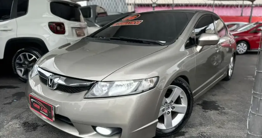 Civic em perfeito estado de conservação 