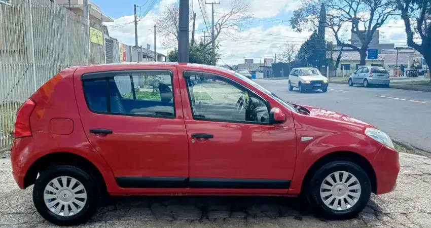SANDERO vermelho 2012 bem corservado financia sem nada de entrada