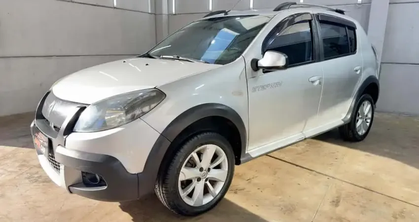 Renault Sandero STEPWAY Hi-Flex 1.6 16V 5p Aut.  - Prata - 2013/2014