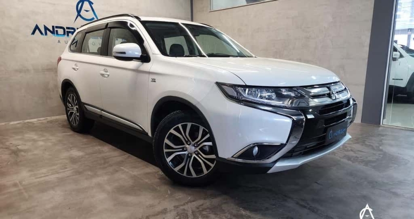 Mitsubishi Outlander GT 3.0 V6 Aut. - Branca - 2015/2016