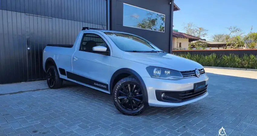 Volkswagen Saveiro 1.6 Mi Total Flex 8V  - Prata - 2013/2014