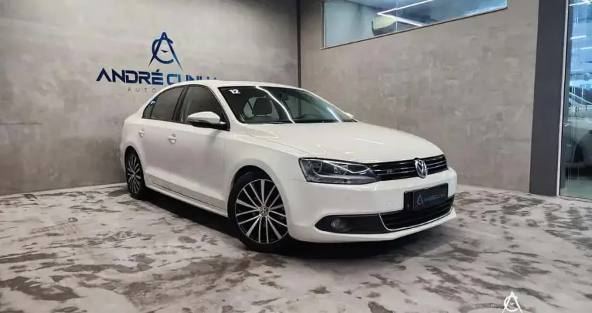 Volkswagen Jetta Comfortline 2.0 T.Flex 8V 4p Tipt.  - Branca - 2011/2012