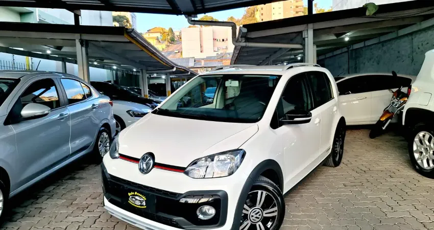 Veículo extremamente bem cuidado! Motor 1.0 tsi com 105 cv, controles de som no volante e bancos em 