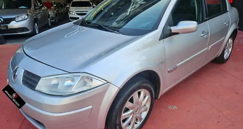 Megane Sedan Dynamique Hi-Flex 1.6 16V