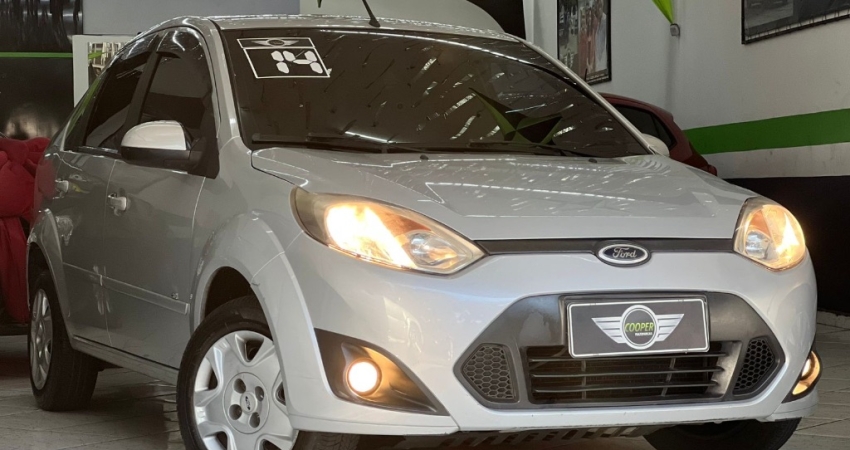 Ford Fiesta Sedan 1.6 Rocam Completo Financia e Troca