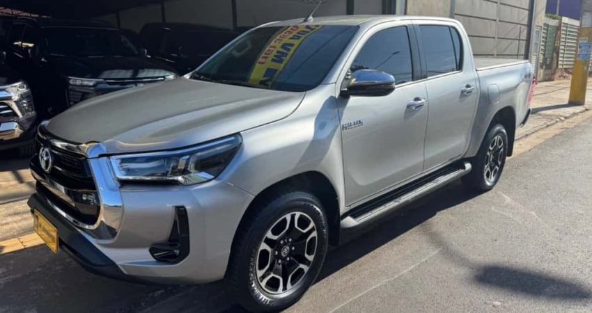 TOYOTA HILUX 2.8 D-4D TURBO DIESEL CD SRV 4X4 AUTOMÁTICO
